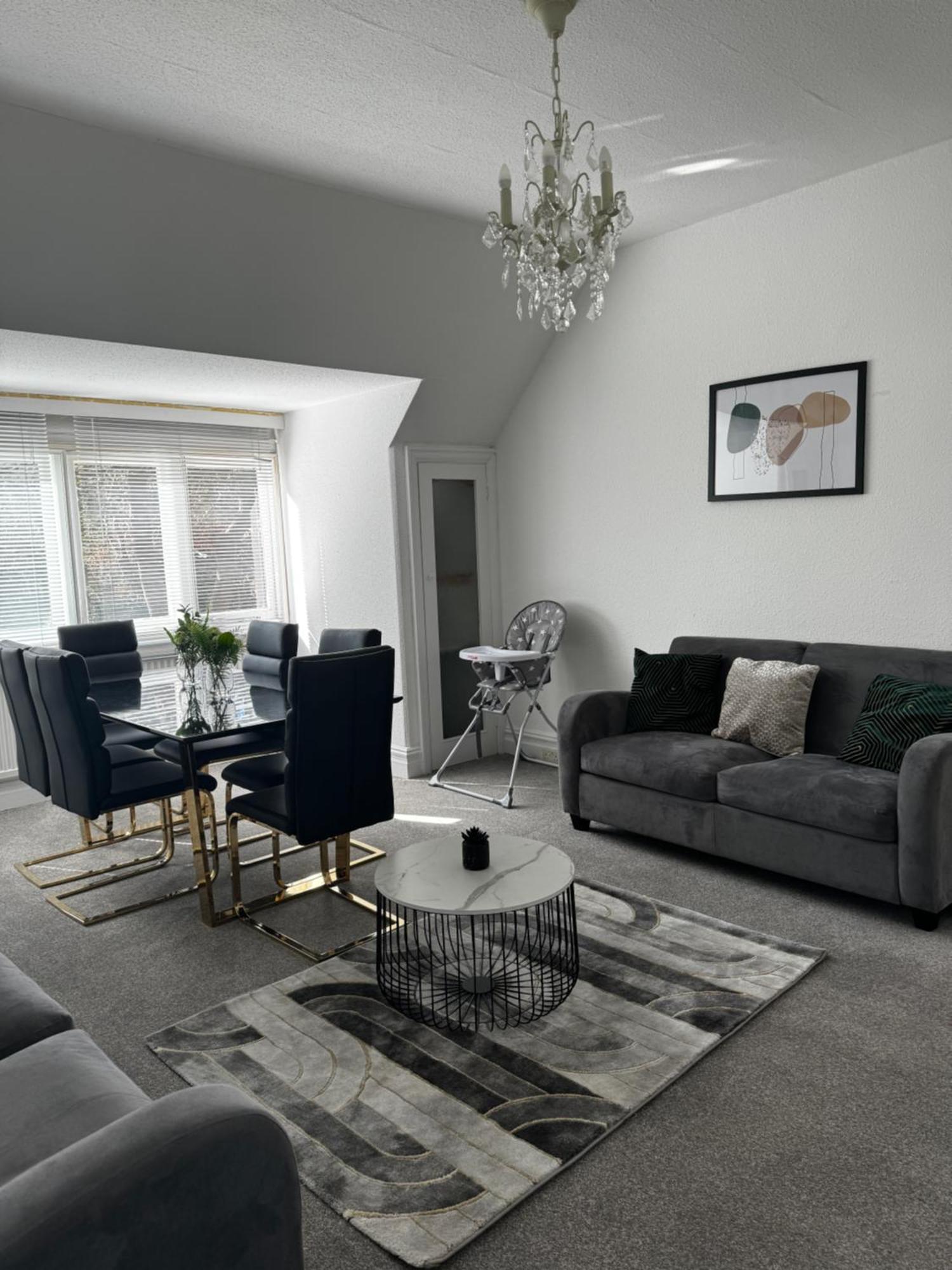 Apartment In Canford Cliffs Close To Sandbanks Beach Poole Buitenkant foto