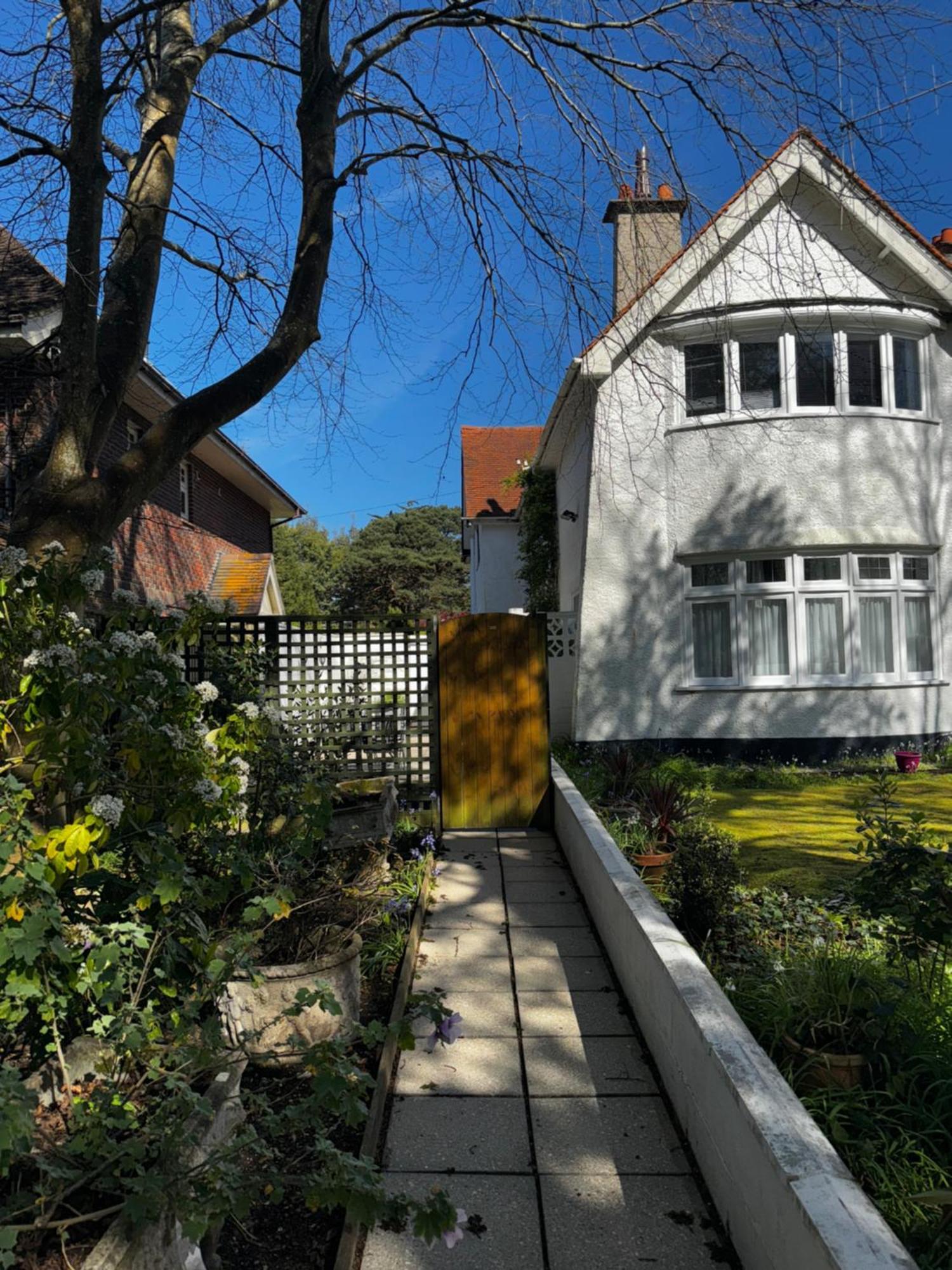 Apartment In Canford Cliffs Close To Sandbanks Beach Poole Buitenkant foto