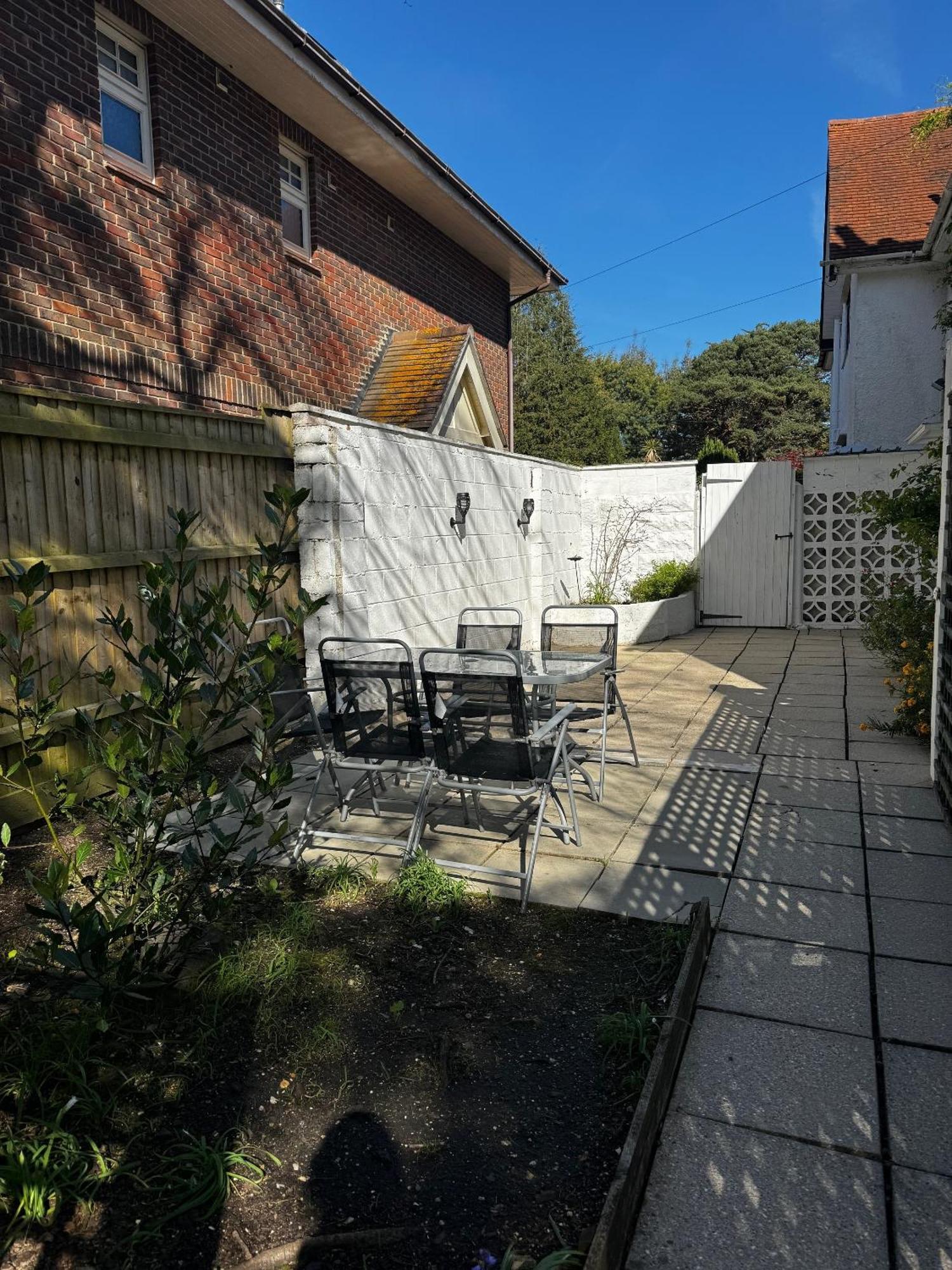 Apartment In Canford Cliffs Close To Sandbanks Beach Poole Buitenkant foto