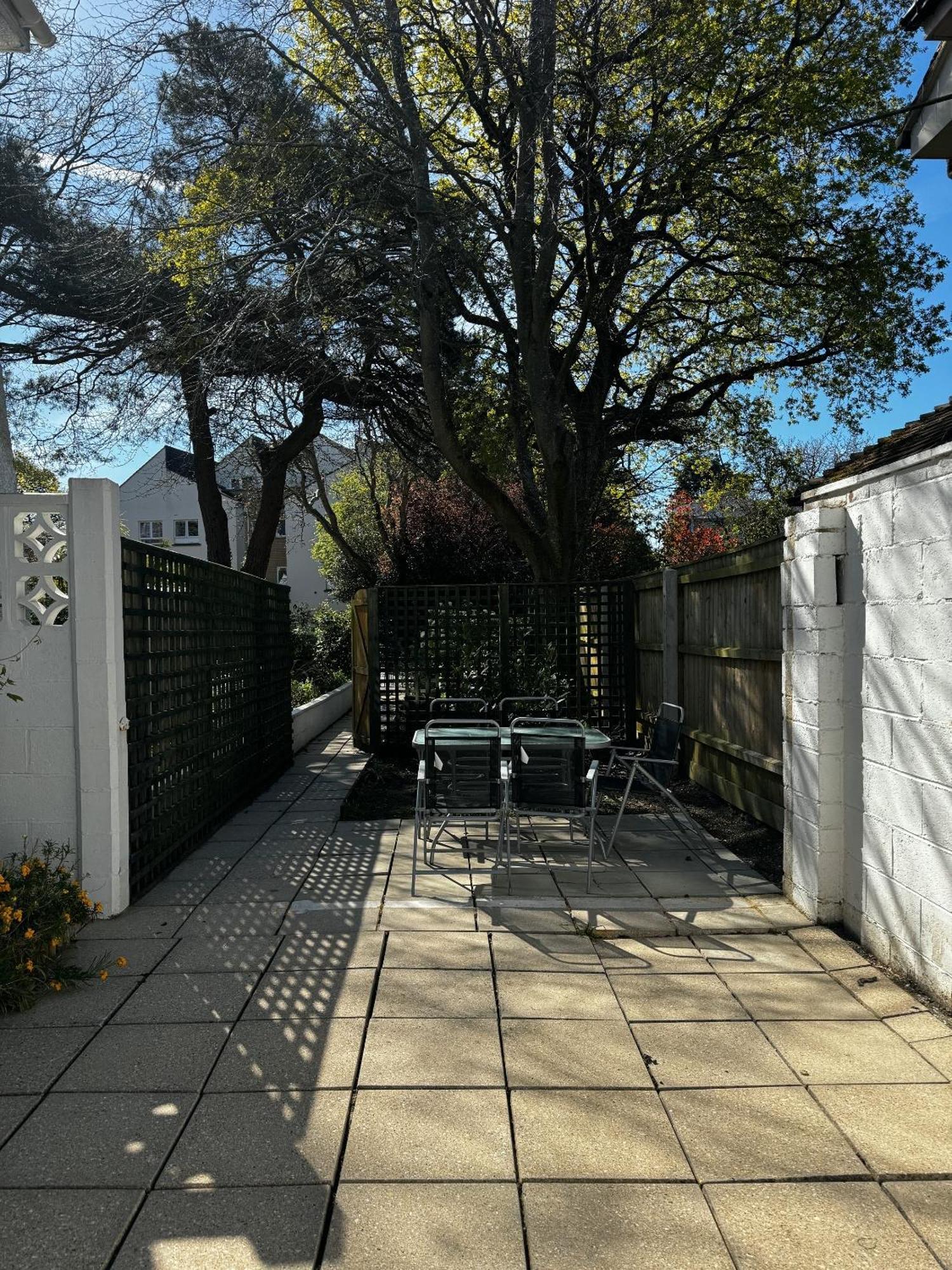 Apartment In Canford Cliffs Close To Sandbanks Beach Poole Buitenkant foto