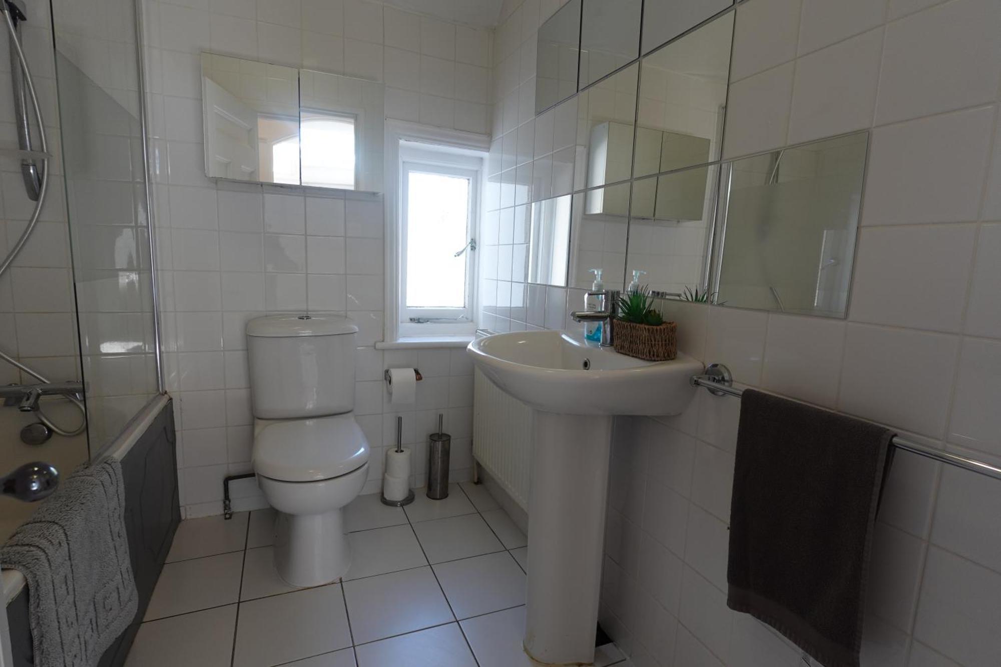 Apartment In Canford Cliffs Close To Sandbanks Beach Poole Buitenkant foto