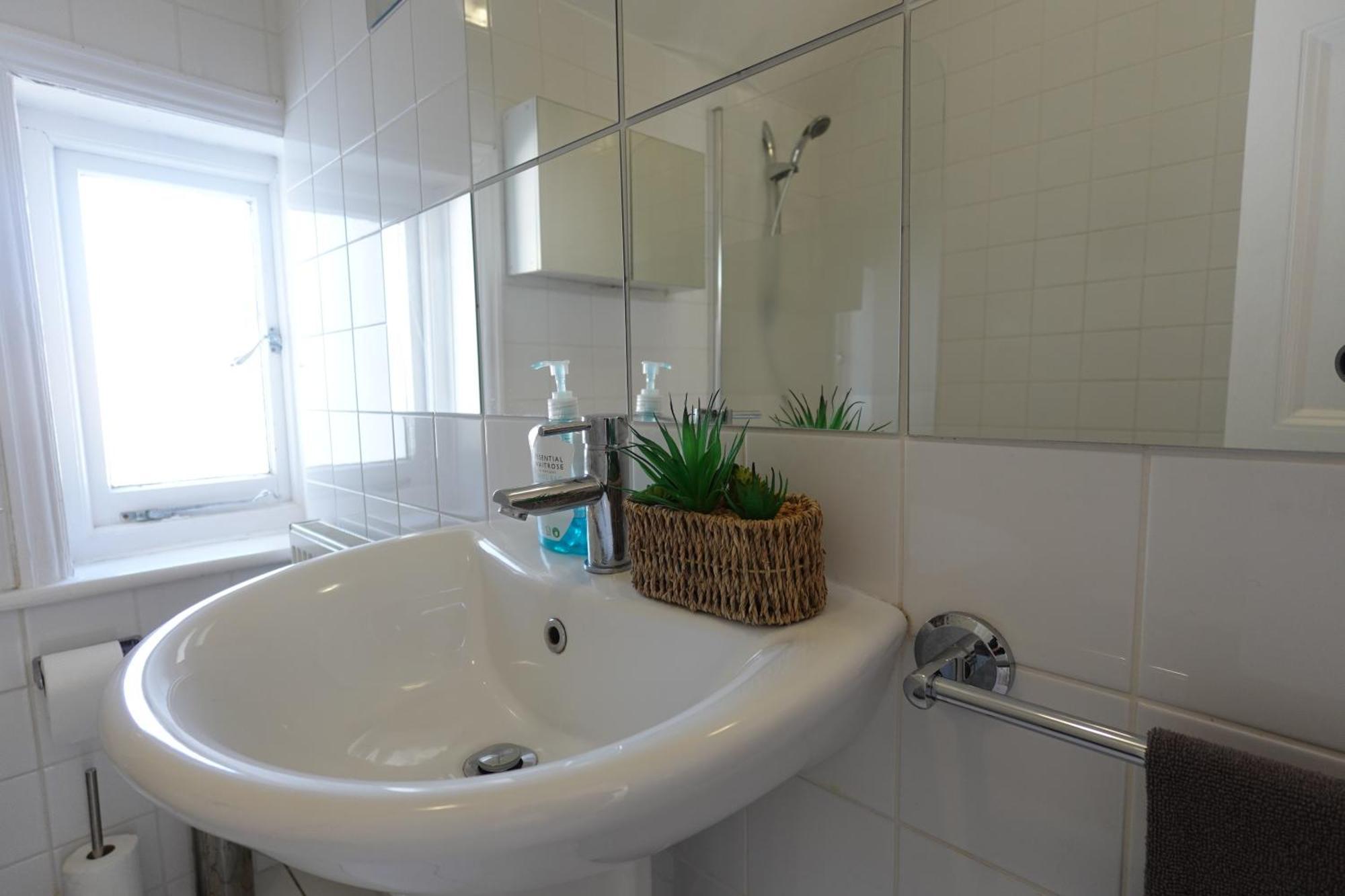 Apartment In Canford Cliffs Close To Sandbanks Beach Poole Buitenkant foto